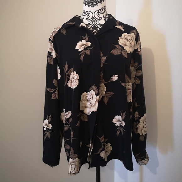 Dark floral blouse - Picture 8 of 8